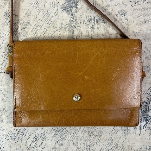 HOBO Bemuse Leather Compact Crossbody Bag - Picture 2 of 16